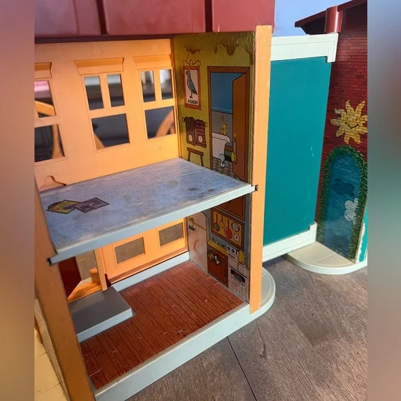 Vintage 1974 Fisher-Price Sesame Street clubhouse with figurines. - Picture 7 of 16